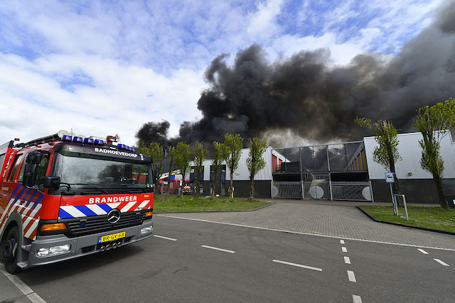 2017/83/20170422-13u24 GB 002 Zeer grote brand Westhavenweg ASD.jpg